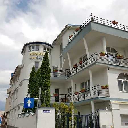 Pensiunea Leo Casa de hóspedes 3*